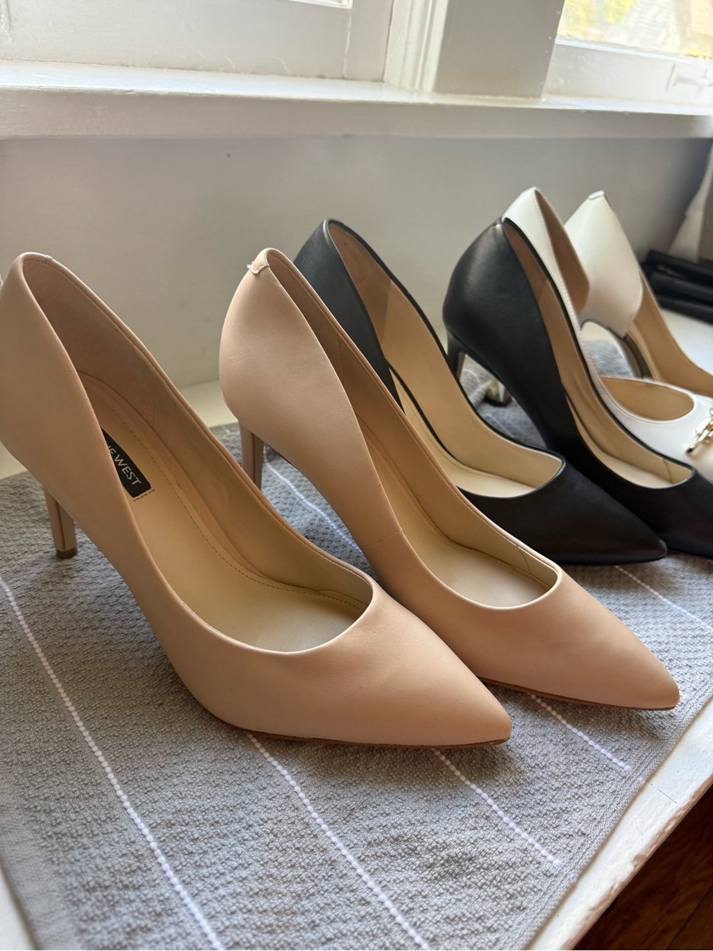 Nine West Black Pointed-Toe Leather Pumps - Picture 4 of 5